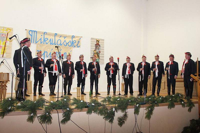 Mužáci z Dolních Dunajovic přijeli na zpívání do Nedakonic poprvé a z největší dálky.