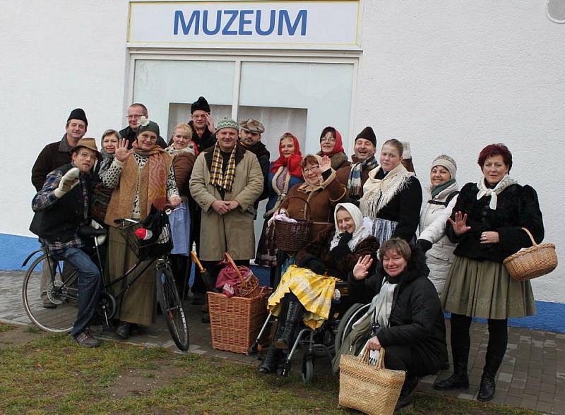 Účastníci svařákového výšlapu zapózovali Slováckému deníku.