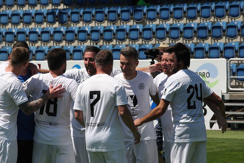 Tým FC Vinaři České republiky (bílé dresy) se dostal na domácím mistrovství Evropy ve fotbale až do finále, když Německo porazil na penalty.