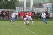 Fotbalisté Uherského Brodu (červené dresy) remizovali ve 28. kole třetí ligy s béčkem Baníku Ostrava 0:0.
