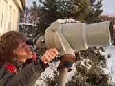 Kolem 160 lidí sledovalo v úterý 4. ledna dopoledne v areálu uherskobrodské hvězdárny částečné zatmění slunce. Úkaz tam pozorovali prostřednictvím čtyř dalekohledů, z nichž tři byly přenosné.  