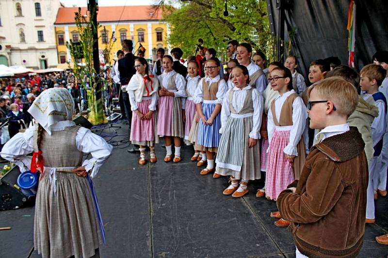 NA TRHU. Velikonoční jarmark v Hradišti, tradiční a hlavně otevřený všem.  