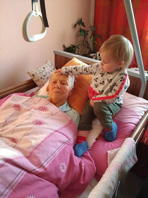 Čtyřiaosmdesátiletá Justina Jurásková byla v závěru svého života obklopená láskou nejbližších.