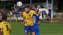 Fotbalisté Starého Města (žluté dresy) zdolali ve šlágru 4. kola I. B třídy sk. C domácí Ořechov 4:0.