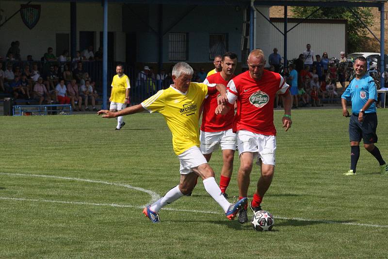 Fotbalisté Polešovic si na oslavy výročí 90 let pozvali Mercedes tým Petra Švancary.