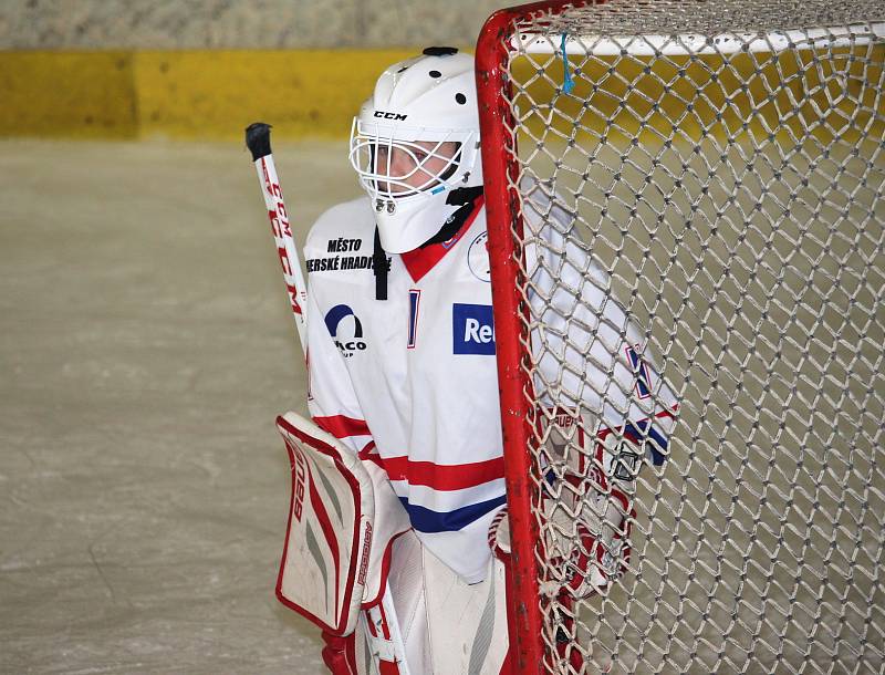 Velká radost ze hry byla vidět na všech malých hokejistech, kteří se v sobotu 18. listopadu zúčastnili v Uherském Hradišti turnaje 2. tříd. Domácím Hradišťanům se dařilo, s Brumovem a Uherským Ostrohem vyhráli všechny čtyři zápasy. (ms)