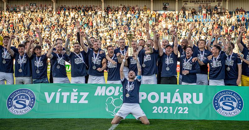 Finále českého fotbalového poháru MOL Cupu: 1. FC Slovácko - Sparta Praha, 18. května 2022 v Uherském Hradišti. Fotbalisté Slovácka slaví první velkou trofej.