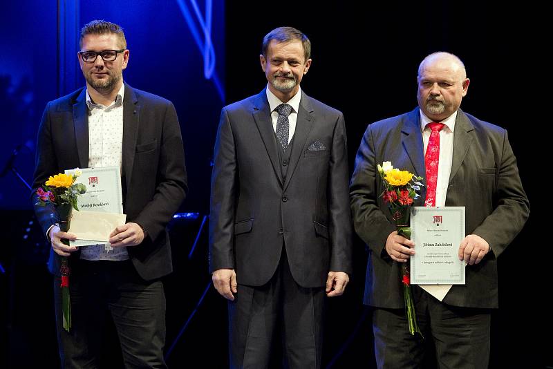 Parádní výkony ve skoku vysokém a trojskoku vynesly atleta Slovácké Slavie Jakuba Kunta až na trůn. V pátek byl ve Slováckém divadle vyhlášen nejlepším sportovcem města Uherské Hradiště za rok 2018.