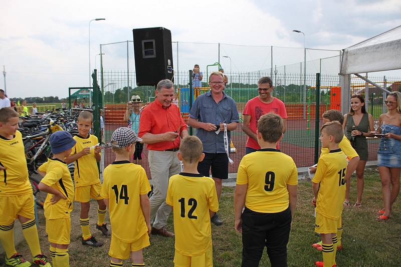 Nové víceúčelové hřiště otevřeli v Huštěnovicích u příležitosti oslav 85. výročí tamní TJ Sokol.