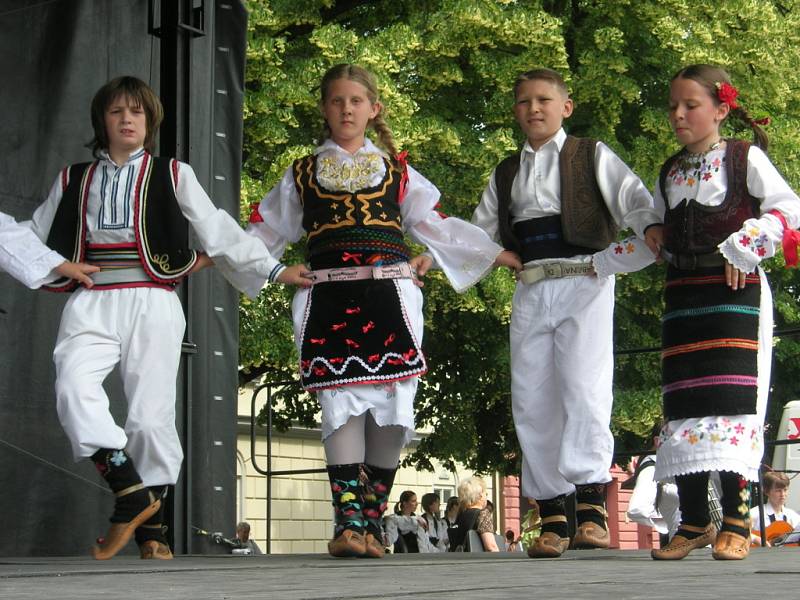 Účastníci folklorního festivalu Kunovské léto.