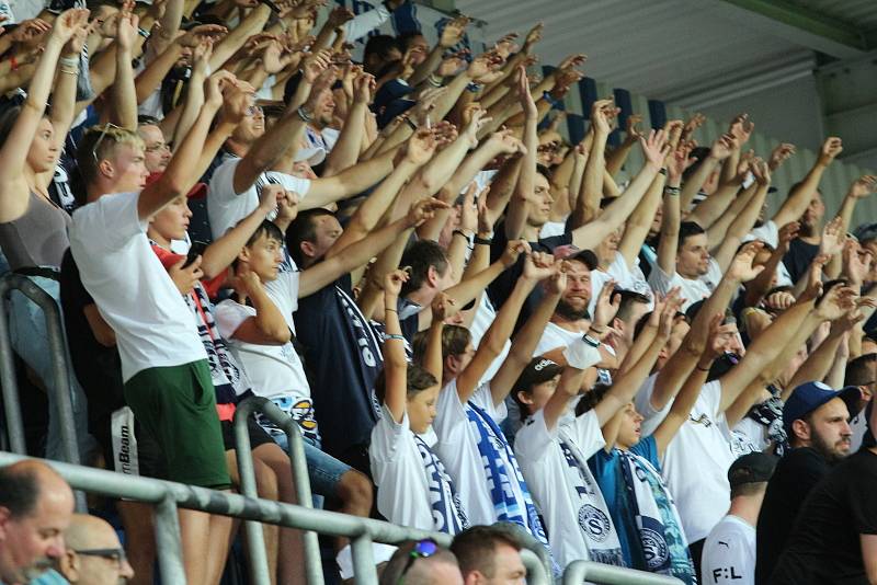 Fotbalisté Slovácka (bílé dresy) skončili ve druhém předkole Evropské konferenční ligy.