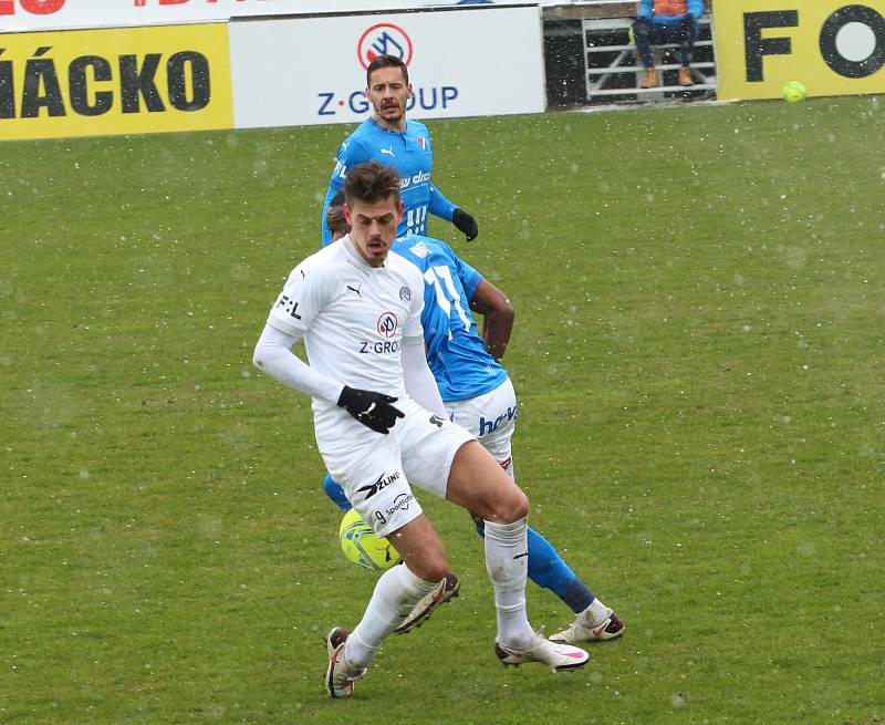 Fotbalisté Slovácka (v bílých dresech) se ve 24. kole FORTUNA:LIGY utkali s Baníkem Ostrava.