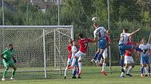 Fotbalisté Uherského Brodu (červené dresy) porazili v 1. kole MOL Cupu Viktorii Otrokovice 2:1 po prodloužení.