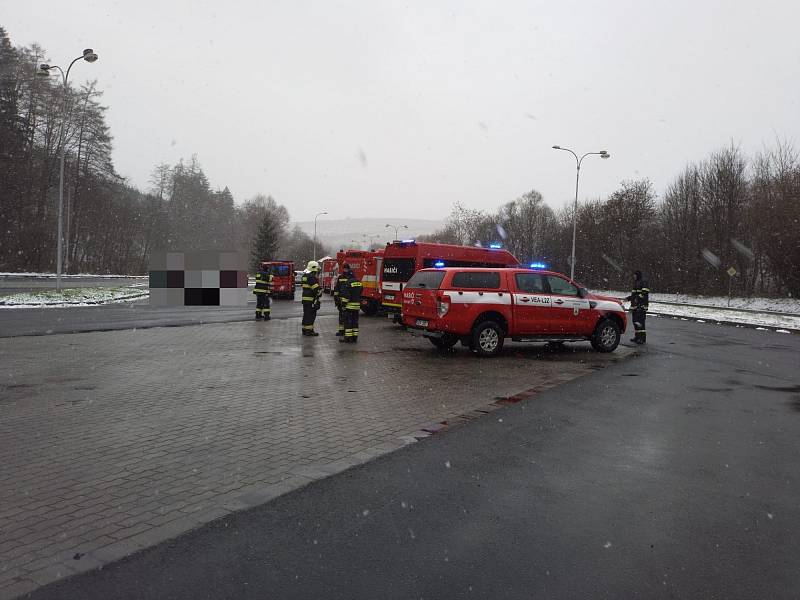 Po ženě pátrají na Slovácku policisté a šedesát hasičů