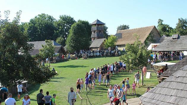 Modrá, Obec na úpatí Chřibů. Archeoskanzen