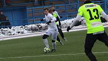 Fotbalisté Slovácka (v bílých dresech) na umělé trávě v Uherském Brodě přehráli druholigové Vítkovice 4:0. Foto: Deník/Stanislav Dufka