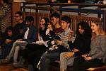 Sedmička zahraničních studentů v rámci projektu EDISON navštívila na týden Uherské Hradiště, kde budou na Základní škole UNESCO žákům přednášet o svých národnostech. Mezi vysokoškoláky z ciziny nechyběli zástupci Indie, Číny nebo Kostariky.