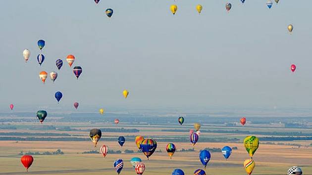 Nad Slováckem poletí 50 balónů - Zlínský deník