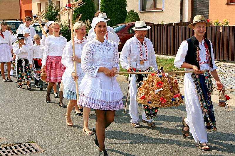 Díky jalubskému folklornímu souboru Střešňa, místní organizaci KDU – ČSL a obci jsou ve vesnici udržovány tradiční dožínky už tři desetiletí.