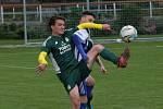 Fotbalisté Nivnice (zelené dresy) doma otočili zápas 7. kola I. A třídy skupiny B, Nedachlebice zdolali 2:1.