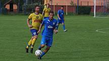 Fotbalisté Starého Města (žluté dresy) zdolali ve šlágru 4. kola I. B třídy sk. C domácí Ořechov 4:0.