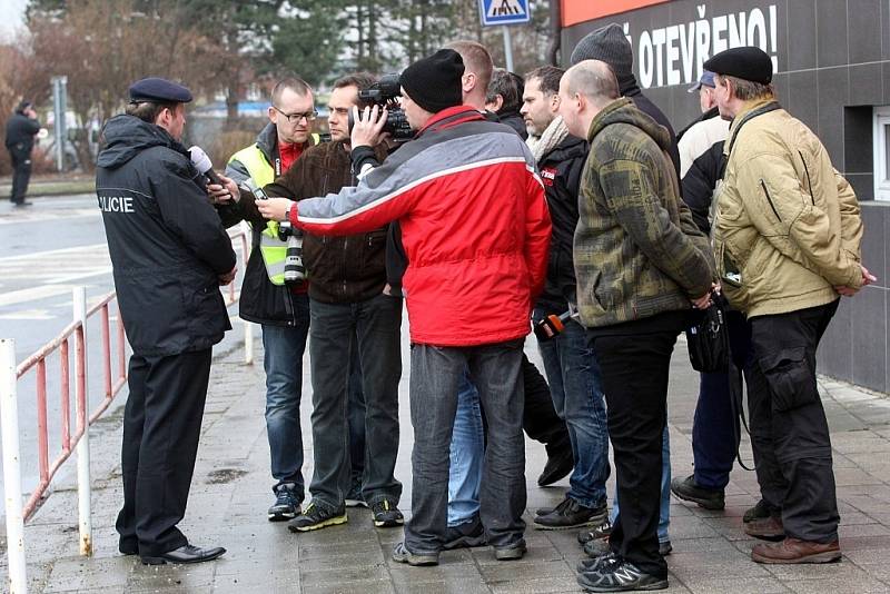 Policejní zásah po střelbě v restauraci Družba v Uherském Brodě; 24. února 2015