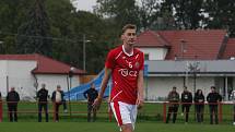 Fotbalisté Uherského Brodu (červené dresy) v 9. kole MSFL remizovali se Slováckem B 0:0.