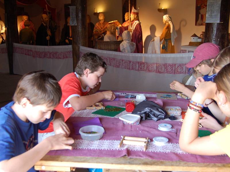 V Archeoskanzenu Modrá se o víkendu uskutečnila Škola starých řemesel pro mládež.