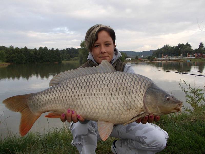 Soutěžní číslo 51. Jitka Slavíková, kapr obecný, 72 cm a 6,7 kg