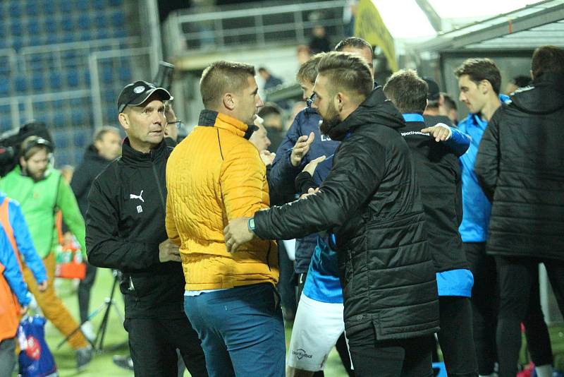 Fotbalisté Slovácka (v bílých dresech) v předehrávce 12. kola FORTUNA:LIGY porazili Liberec 3:1.