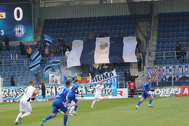 Fotbalisté Slovácka (bílé dresy) se ve 27. kole FORTUNA:LIGY utkali se Sigmou Olomouc.