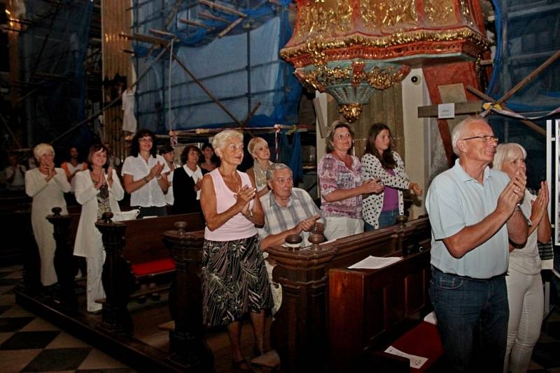 V BAZILICE. Varhanní koncert Michaela Bártka přilákal v pátek večer do velehradského chrámu celou řadu velehradských i přespolních posluchačů.