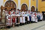 Slovácké slavnosti vína v neděli 14. září hradišťskému publiku představily také nejstarší typy krojů z Moravy i Slovenska. 