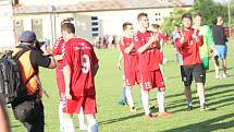 Fotbalisté Uherského Brodu (v červeném). Ilustrační foto