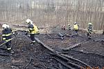 Požár lesního porostu nedaleko Nezdenic na úpatí Bílých Karpat likvidovalo šest jednotek hasičů.