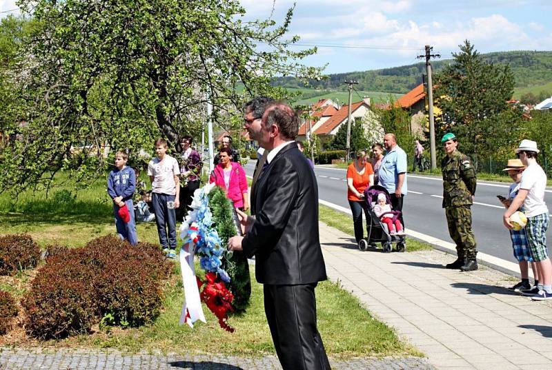 Den historické a vojenské techniky a oslava osvobození ve Strání