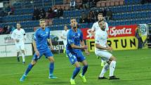 Fotbalisté Slovácka (v bílých dresech) v předehrávce 12. kola FORTUNA:LIGY hostili liberecký Slovan.