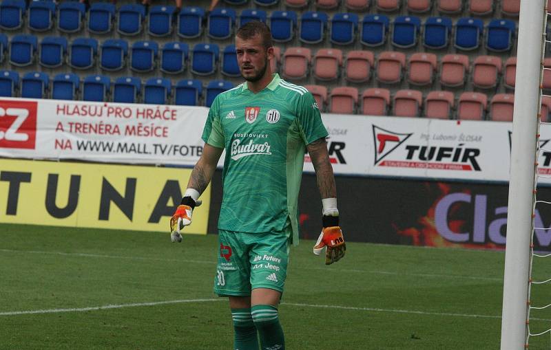 Fotbalisté Slovácka (bílé dresy) ve 2. kole FORTUNA:LIGY hostili České Budějovice.