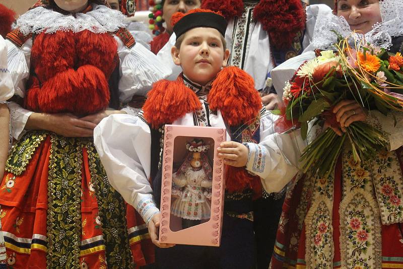 Jako tradičně představil Krojový ples ve Vlčnově budoucího krále vlčnovské jízdy králů. Tím bude letos devítiletý Martin Darek Franta.