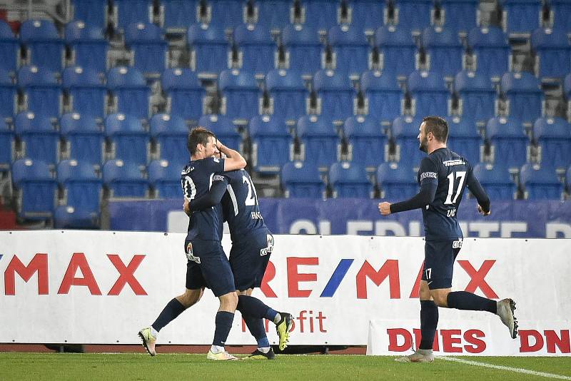 Utkání 16. kola první fotbalové ligy: FC Baník Ostrava - FC Slovácko, 24. listopadu 2018 v Ostravě. Radsot Slovácka, Jan Navrátil, Marek Havlík a Tomáš Zajíc.