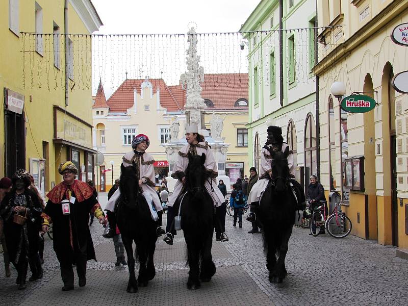 Tříkrálovou sbírku v Uherském Hradišti zahájili tři králové na koních.