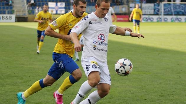 1. FC Slovácko - FK Teplice. Vpravo Jiří Valenta.