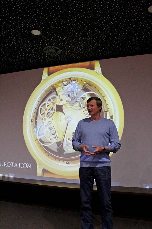 Klenot mezi hodinkami je model hodinového stroje, jehož princip vymyslel Karel Mareček (na snímku) a podobu mu dal hodinář Luděk Seryn.