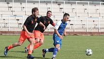 Fotbalisté Slušovic (v modrých dresech zakončili postupovou sezonu domácí výhrou nad Kateřinicemi 4:0.