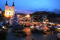 Vánoční trh na náměstí v Uherském Hradišti.