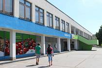 Jedním z nejbolavějších míst sídliště Štěpnice v Uherském Hradišti je neutěšený stav tamějšího nákupního střediska.