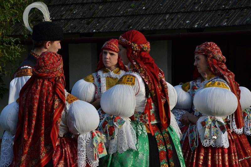 V Kněžpoli stárkovali zkušení folklorní harcovníci.