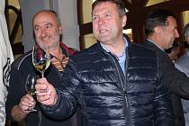 Starosta Uherského Hradiště Stanislav Blaha slavil vítězství ODS v komunálních volbách v tamní kavárně Cafe 21 spolu se stranickými kolegy i s manželkou.