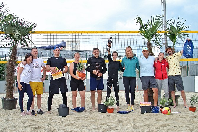 Na kurtech Slovácké Slavie Uherské Hradiště se v sobotu uskutečnil jubilejní desátý ročník tradičního benefičního turnaje v plážovém volejbale Afrika Beach Open 2023.