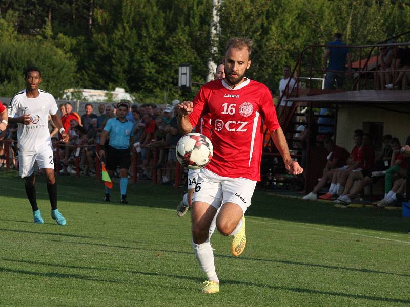 Fotbalista Uherského Brodu Libor Nevařil při pohárovém zápase s druholigovým Vyškovem.